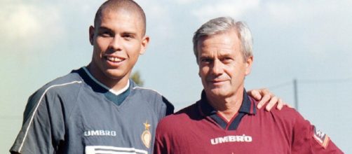 Ronaldo e Gigi Simoni all'Inter nella stagione 1997/98.