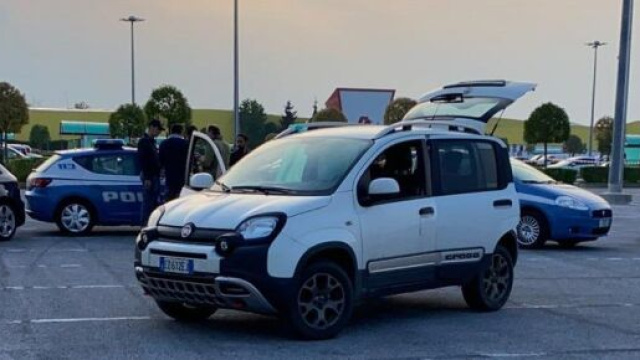 Cuneo, militare uccide una donna nel parcheggio dell'Auchan | repubblica.it