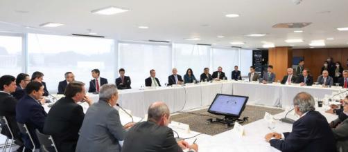 Presidente Jair Bolsonaro reunido com ministros dia 22 de abril. (Arquivo Blasting News)