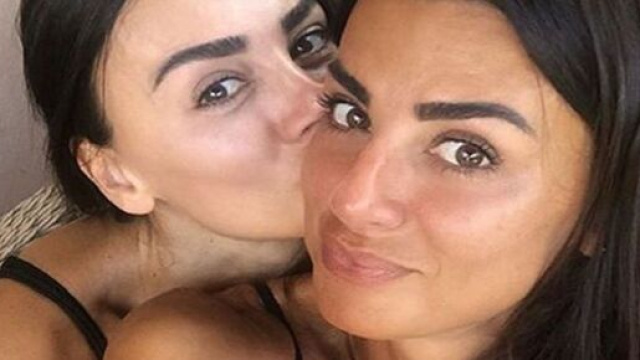 Elga Enardu sullo stato d’animo della sorella Serena: ‘Sta esattamente come la vedete’.