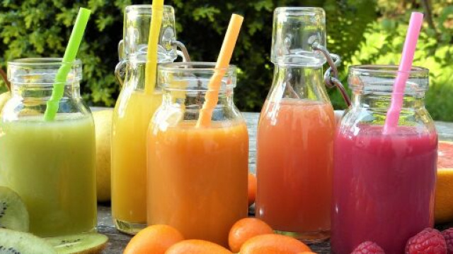 5 frullati dietetici con frutta e verdura.