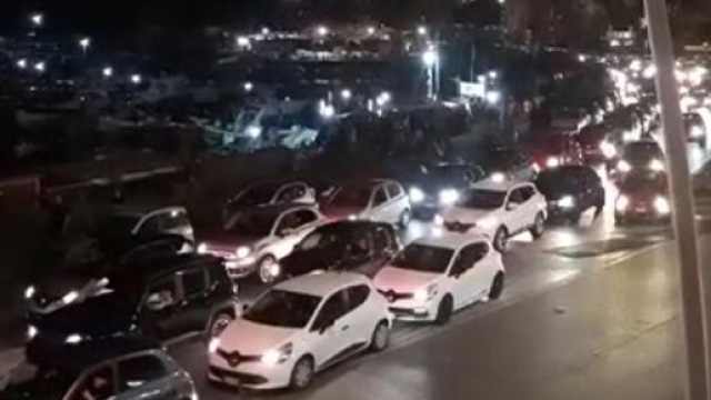 Coronavirus: a Napoli movida sul lungomare fino alle 4 del mattino.