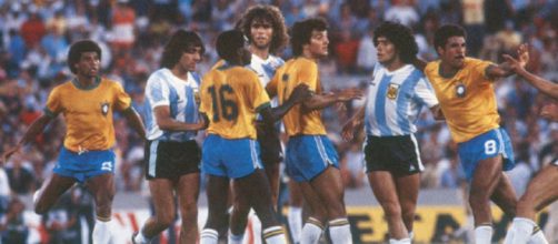 Fase convulsa di Brasile-Argentina, tra le partite trasmesse da Canale 5 al Mundialito 1980/81.