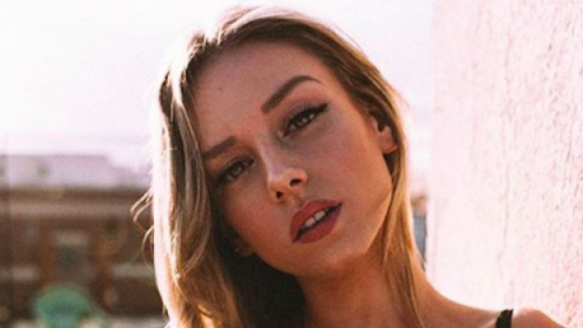 Ester Exposito pose sans haut sur Instagram. Credit : Instagram/ester_exposito