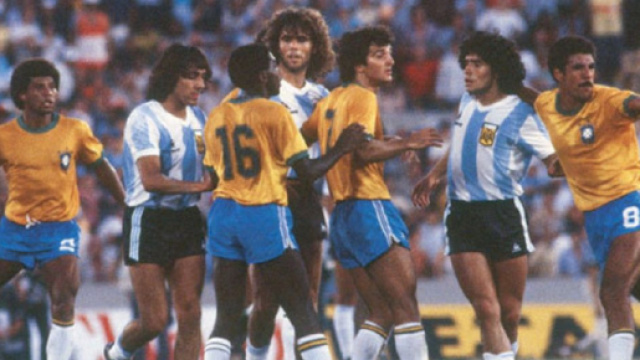 Fase convulsa di Brasile-Argentina, tra le partite trasmesse da Canale 5 al Mundialito 1980/81.
