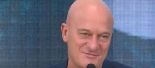 Claudio Bisio critico sulla gestione dell'emergenza coronavirus.