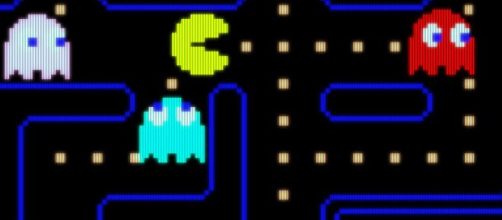 Pac-Man, la celebre super star dei videogiochi, festeggia il suo 40° compleanno.