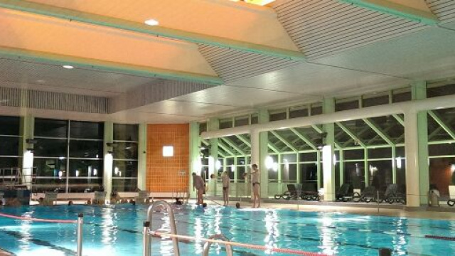 Piscine d'intérieure, image d'illustration (source : Pixabay)