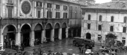28 maggio 1974, la strage di Piazza della Loggia a Brescia - Video ... - rainews.it