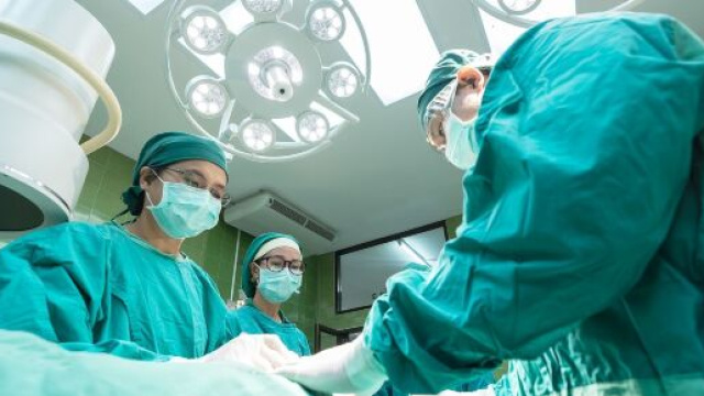 Al Policlinico di Milano è stato eseguito un trapianto di polmoni su un 18enne colpito dalla Covid-19.