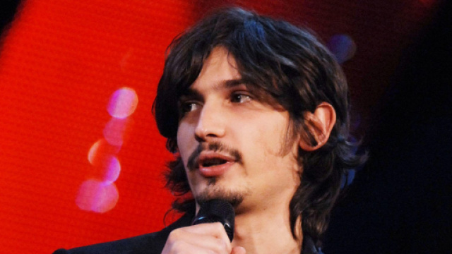 Pierdavide Carone, dopo aver sconfitto un tumore, torna a fare musica e pubblica un singolo.