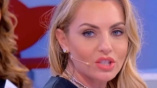 U&D, Gianni Sperti chiede di poter vedere i cellulari di Veronica e Luca.