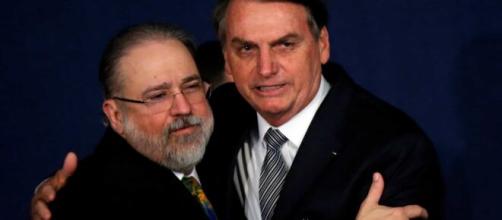 Jair Bolsonaro e Augusto Aras. (Arquivo Blasting News)