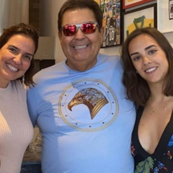 Faustão e a família. (Reprodução/Instagram/@lucard))