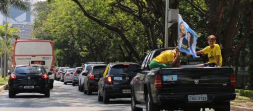 Apoiadores de Bolsonaro fazem grande carreata na Esplanada (Fonte: Blasting)