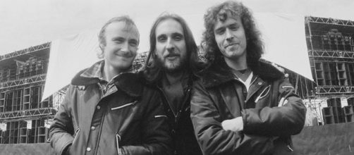 Liderado por Phil Collins, o Genesis fez show épico no Earls Court Exhibition Centre, em Londres. (Arquivo Blasting News)
