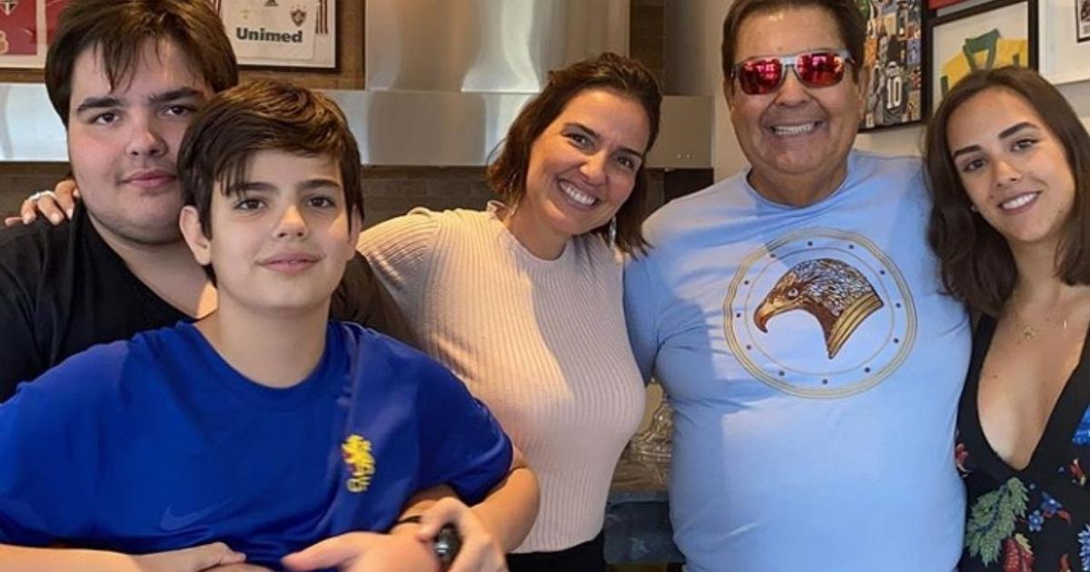 Faustão comemora aniversário e posta foto com seus 3 ...