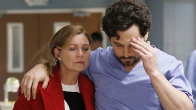 Krista Vernoff lascia intendere che la malattia mentale potrebbe non compromettere la carriera di Andrew DeLuca.