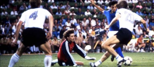Il gol di Altobelli nella finale mondiale di Madrid del 1982 tra Italia e Germania Ovest.