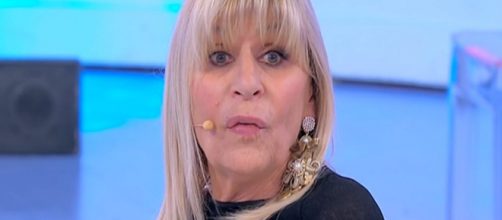 Uomini e Donne: Nicola Vivarelli corteggia Gemma in Tv e posa da modello su IG.