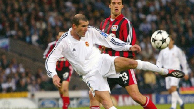Zidane à la 1ère place des plus beaux buts de l'histoire de la Ligue des champions.