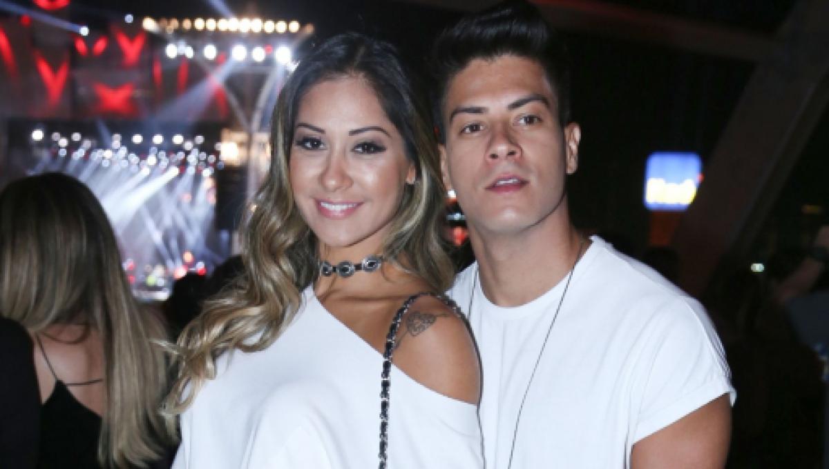 Em Entrevista Mayra Cardi Revela Que Ainda Dorme Junto De Arthur