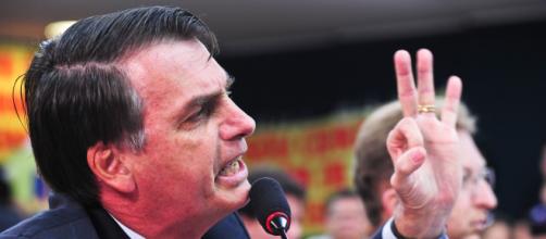 Bolsonaro grita com jornalista. (Arquivo Blasting News)