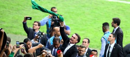 Bolsonaro ouviu dos técnicos que "ainda não é a hora" de retomar o futebol. (Arquivo Blasting News)