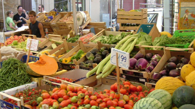 Fase 2, in Campania si va verso la riapertura dei mercati alimentari.