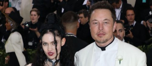 Elon Musk y Grimes han sido padres de su primer hijo en común.