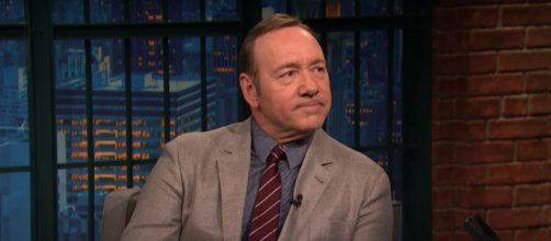 Kevin Spacey chats with Seth about the latest season of 'House of Cards.' [Image Source: LateNightWithSethMeyers/YouTube]