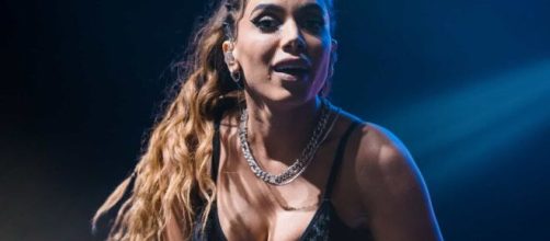 Após discussão com Anitta, deputado retira emenda da MP que prejudicaria artistas. (Arquivo Blasting News) ( Arquivo Blasting News )