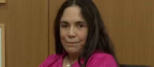 Regina Duarte se irrita com entrevistadores. (Reprodução/CNN)
