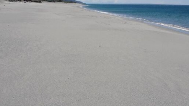 Calabria, San Lucido: un'immagine di ieri della spiaggia di Contrada Petralonga, il comune &egrave; pronto a ripartire con l'offerta turistica.