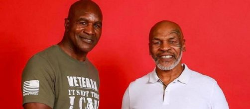 Evander Holyfield e Mike Tyson in una foto recente.