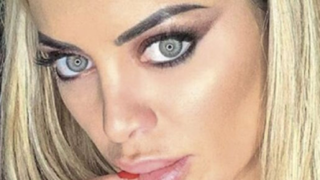 Elena Morali attraverso le sue storie Instagram, racconta di una collega misteriosa che avrebbe accettato un lavoro rifiutato da altri