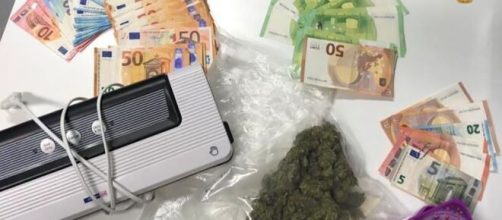 Blitz della squadra mobile della Questura di Pavia, scoperto un laboratorio per il confezionamento di droga.