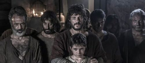 La cattedrale del mare, trama terza puntata: Arnau rischia la vita per salvare due bambini