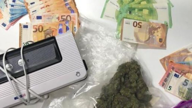 Blitz della squadra mobile della Questura di Pavia, scoperto un laboratorio per il confezionamento di droga.