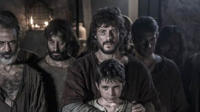 La cattedrale del mare, trama terza puntata: Arnau rischia la vita per salvare due bambini