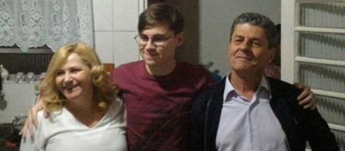 Assassinato de Rafael Miguel e seus pais completou um ano e sua irmã chora ao lembrar. (Arquivo Blasting News)