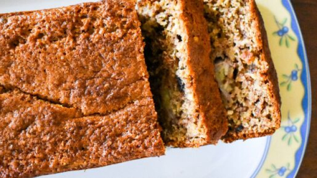 5 modi per utilizzare le banane troppo mature: dal banana bread al gelato vegano.