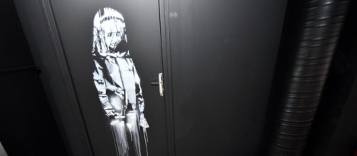 Banksy, ritrovata in Abruzzo l'opera realizzata sulla porta del Bataclan.