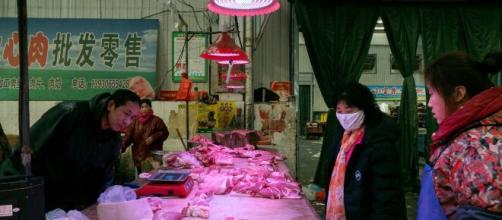 El mercado de verduras de Pekín ha sido cerrado por nueva brote de coronavirus en China.