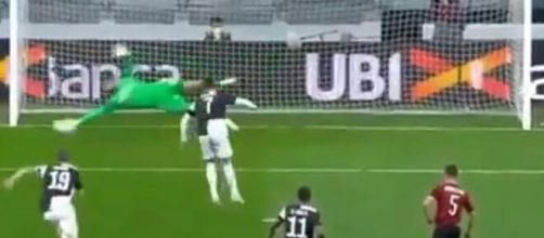 Donnarumma para il rigore di Cristiano Ronaldo