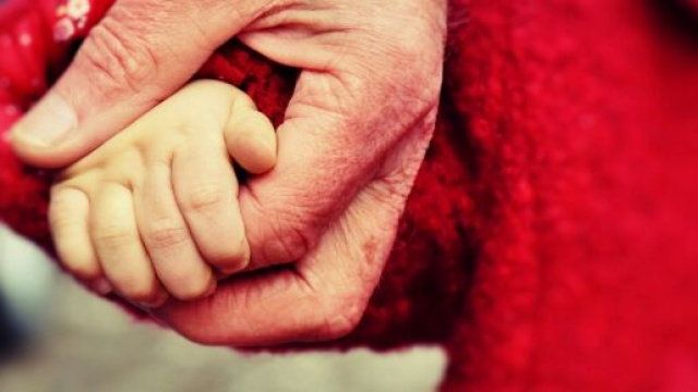 Nonna condannata a 17 anni: nel 2018 ha abbandonato il nipote di 5 anni in auto per andare a giocare al casin&ograve;.