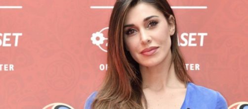 Belen Rodriguez, critiche alla foto in bikini: 'Vai a fare la moglie, non perdere tempo'.