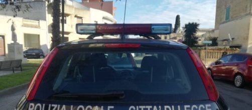 Lecce, scontro tra auto e scooter nel centro abitato: muore una ragazza di 16 anni.