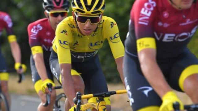 Egan Bernal in maglia gialla al Tour de France.