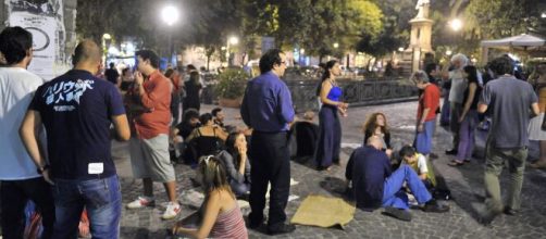 Caos a Napoli, in piazza Bellini